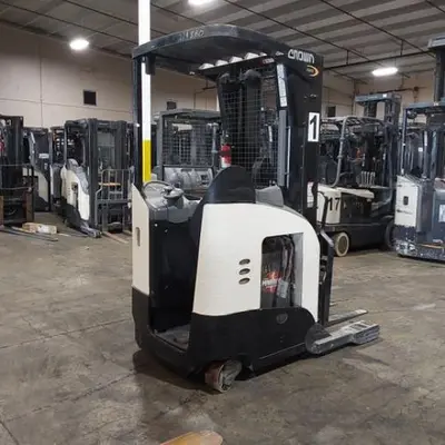 USED 2018 CROWN RR5725-45
