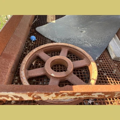 Used _UNKNOWN_ _UNKNOWN_ Vibratory Screens Kentucky US | Savona Equipment LTD #1280231
