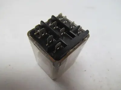 Adgo AR3-5NKU4400-2 11Blade Relay W/Indicator Light Used