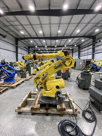 USED 2015 FANUC R-2000IC/210F