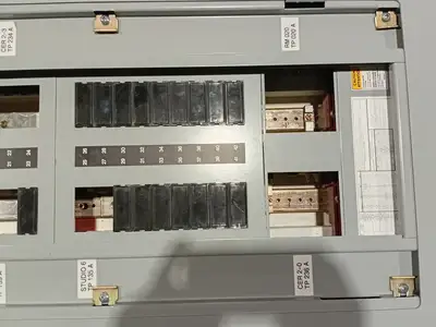 Used 2003 CUTLER-HAMMER POW-R-LINE 3A Switchgears British Columbia CA | Lenmark #1427031