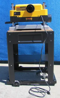 USED 2022 DEWALT DW735
