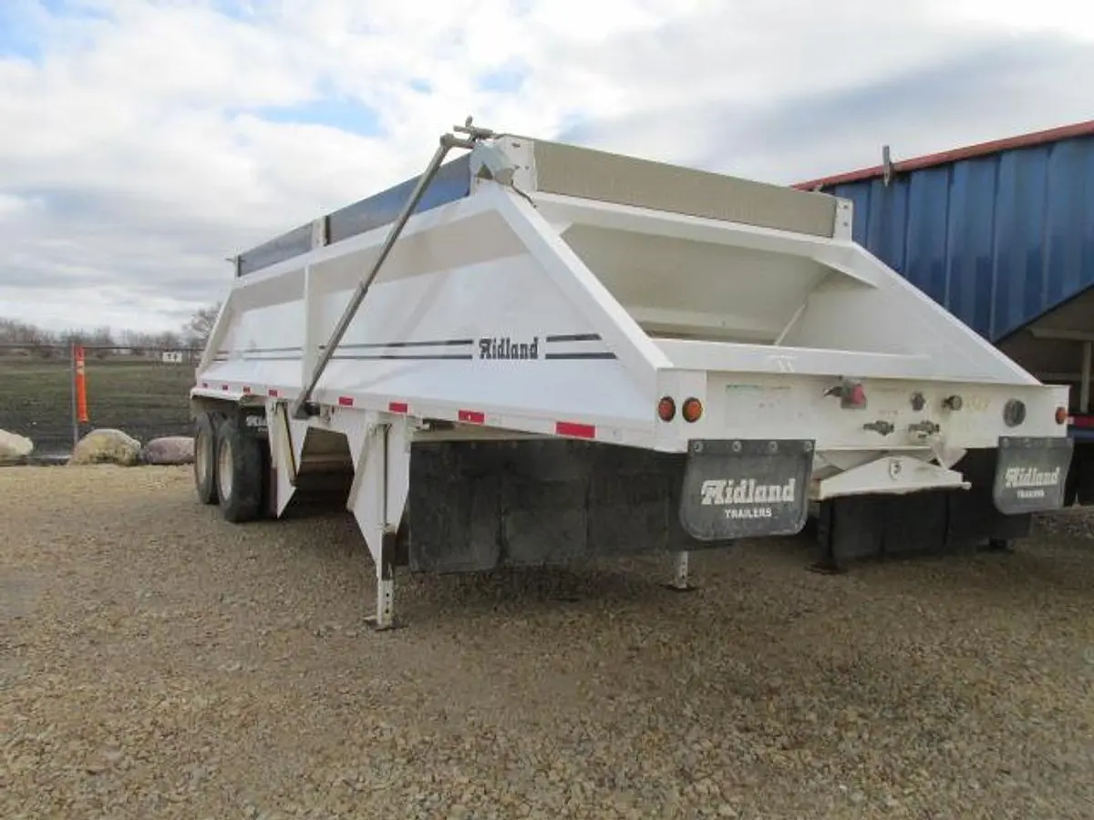 Used 2019 MIDLAND CROSS GATE BELLY DUMP Dump Trailers Manitoba CA | Conquest Truck & Auto Sales #1421336