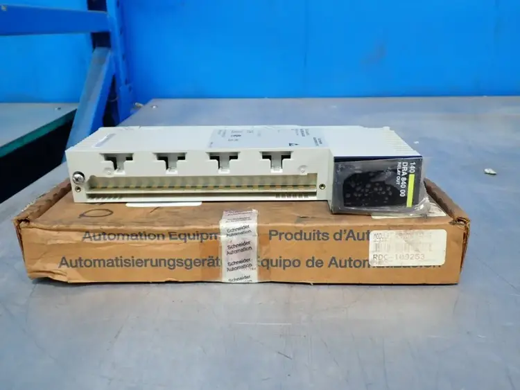 Used SCHNEIDER AUTOMATION INC 140 DRA 840 00 PLC Input & Output Ohio US | HGR 24 #915922