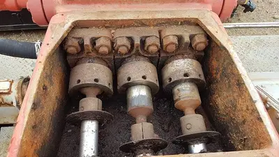 USED NATIONAL JWS-165L TRIPLEX WELL SERVICING REVERSING MUD PUMP TRAILER