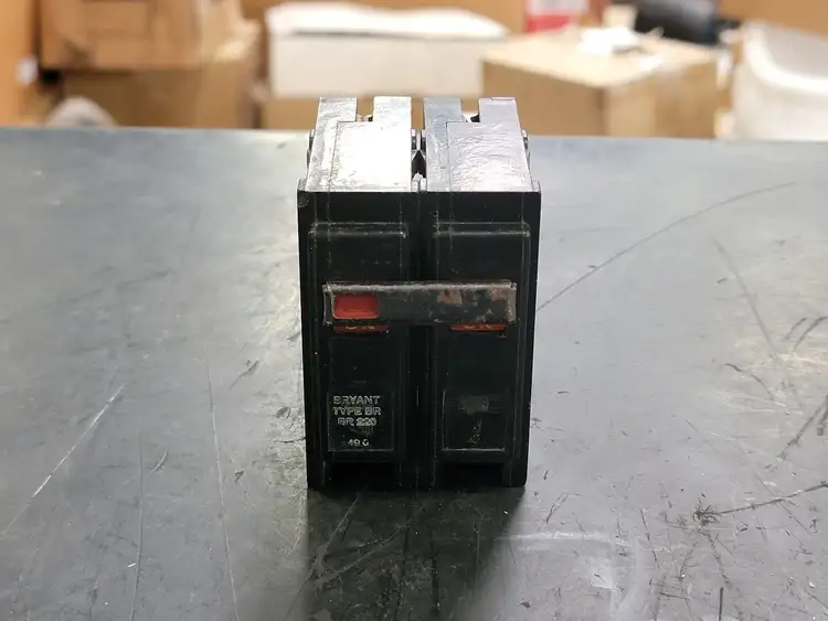 Used BRYANT BR220 Switchgears British Columbia CA | Lenmark #244734