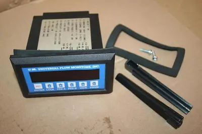 USED UNIVERSAL FLOW MONITORS M140RTAL2C1
