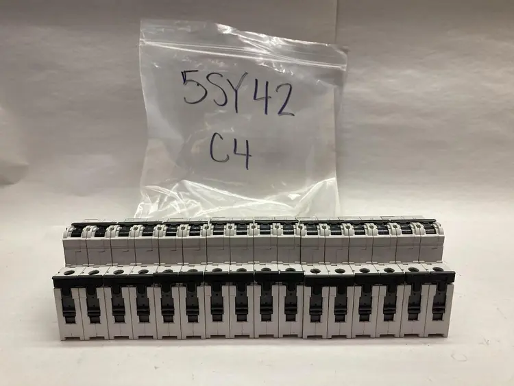 Used SIEMENS 5SY4204-7 Miscellaneous Equipment (Electrical & Power) | Surplus Asset Holdings #1201616