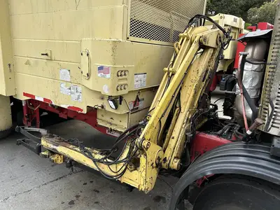 USED 2011 AUTOCAR XPEDITOR