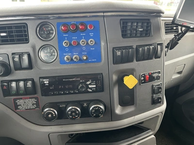 USED 2017 PETERBILT 567 6X4