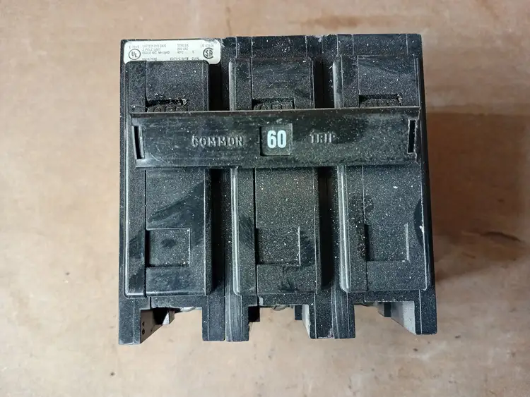 Used CUTLER-HAMMER BAB3060H Switchgears British Columbia CA | Lenmark #1438412