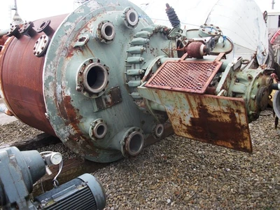 2,500 L Hastelloy C4 clad reactor