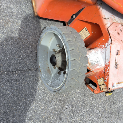 USED 2013 JLG E400AJPN