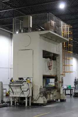 1999 KOMATSU L2M300-3BM Stamping Press | Levy Recovery Group (32)