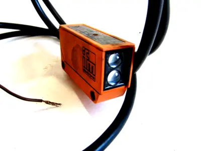 USED IFM EFECTOR OU5006/OUE-DPKG PHOTOELECTRIC SENSOR OU5006OUEDPKG