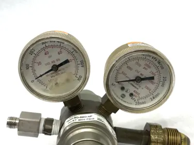 USED VICTOR COMPRESSED GAS REGULATOR 1/4" NPT