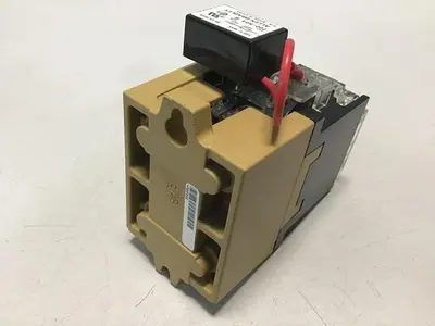 USED ALLEN BRADLEY 700-P200A1