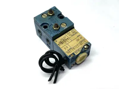 USED MAC VALVES PNEUMATIC SOLENOID VALVE 1/4" PORTS