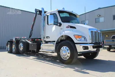 New | in-Stock 2027 PETERBILT 548 Rolloff Trucks Texas US | Roll Off Truck World #1492012