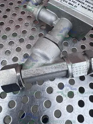 USED GEMU 540/15/D59405-1 PNEUMATIC VALVE ACTUATOR W/ 1/2" NPT FITTING