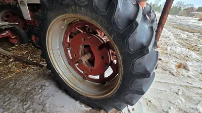 FARMALL 560 Tractor | Iron Listing (43)