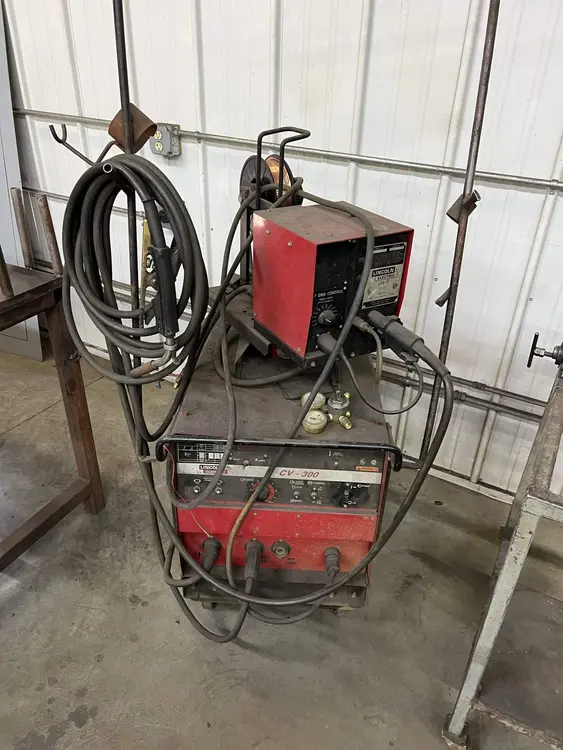 Used 1900 LINCOLN CV300 Welding Machinery (Other) Iowa US | Revelation Machinery #404670