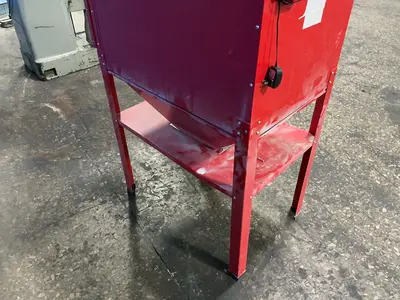 Central Pneumatic  40 Lbs Blast Cabinet
