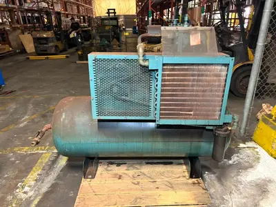 Used _UNKNOWN_ _UNKNOWN_ Tank Mounted Air Compressors Ohio US | Myron Bowling Auctioneers Inc #1504416