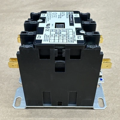 NEW Square D 8910DPA32V09