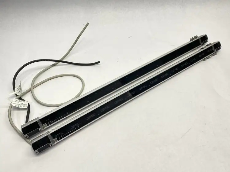 Used KEYENCE SL-C32H SAFETY LIGHT CURTAIN MAIN UNIT SET 32 OPTICAL AXES Light Curtains & Grids Michigan US | Maverick Industrial Sales #1093018