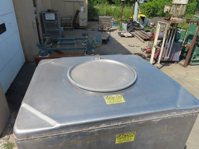 Vibratory Stand with 500 gallon Stainless Steel Tote
