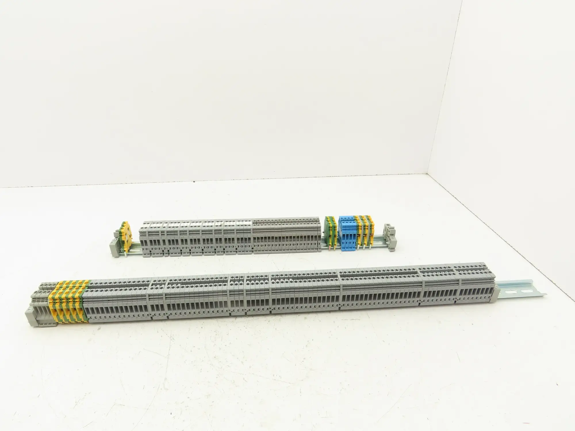 Entrelec Terminal Block DIN Rail Lot of 140