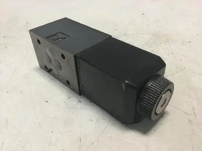 USED VICKERS DG4V-3-2A-M-U-HL7-60