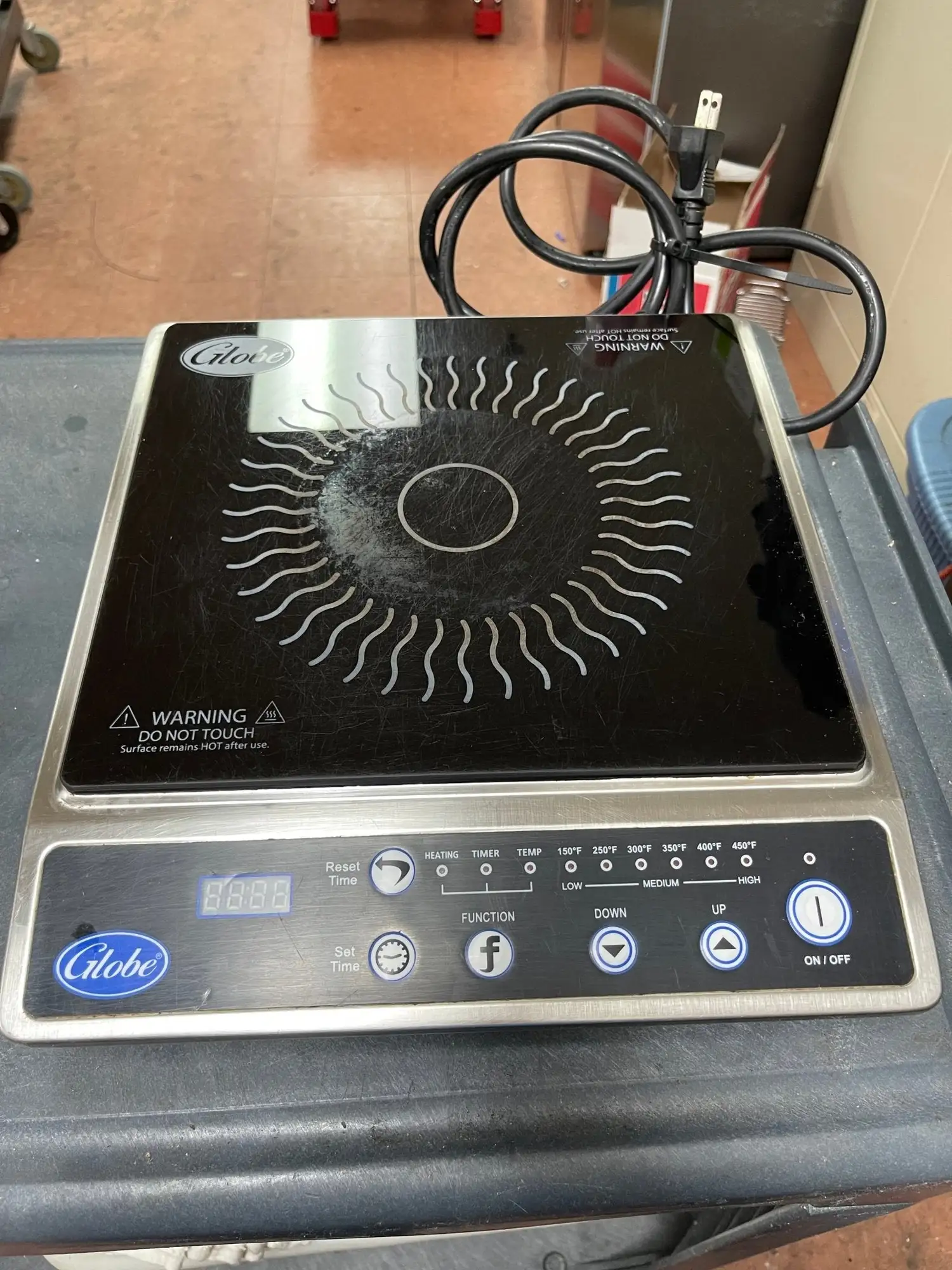 Used Globe Used Globe IR1800 Ceramic Countertop Induction Range 120V 1800W - JS Commercial Ranges Illinois US | Falcon Restaurant Supply #1375751