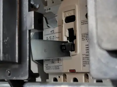 Used EATON SVX007A1-5A4N1 Switchgears British Columbia CA | Lenmark #240121