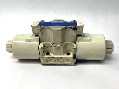 USED YUKEN HYDRAULIC DIRECTIONAL CONTROL VALVE 31.5MPA SHELFWARE