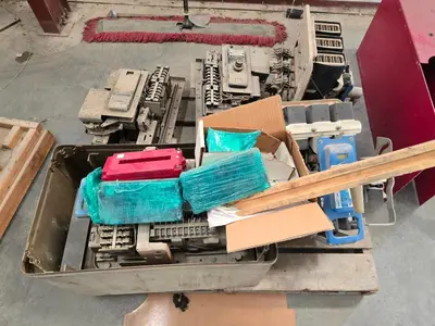 Used _UNKNOWN_ _UNKNOWN_ Circuit Breakers Indiana US | Myron Bowling Auctioneers Inc #1503991