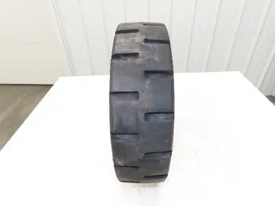 PowerBoss Minuteman SW/62U Front Tire Solid Rubber 500 X 8 With 5 Lug Rim