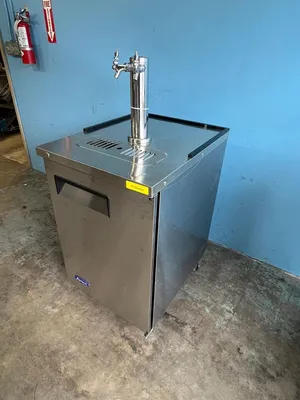 75-0425 Atosa MKC23GR 23" 1-Door Self Contained Direct Draw Keg Box Cooler