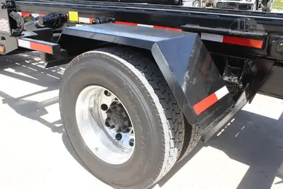 New | in-Stock 2027 MACK MD7 Rolloff Trucks Texas US | Roll Off Truck World #1491924