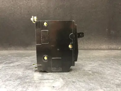 NEW SQUARE D QOB140