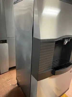 Used Manitowoc Used 30" Manitowoc SFA-291 Stainless Hotel Ice Dispenser Bin with Water Dispenser - 180lb 120V Beverage Dispensers Illinois US | Falcon Restaurant Supply #1378026