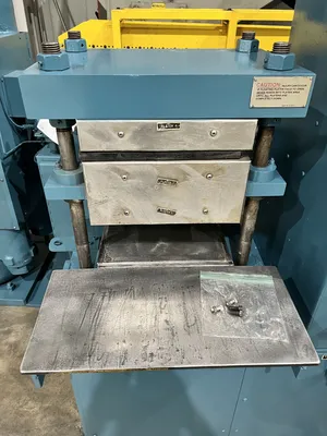 USED 1983 WABASH WABASH 30-1212 HMBX PRESS