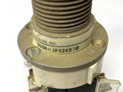 USED ALLEN-BRADLEY HEAVY DUTY KEY OPERATED SELECTOR SWITCH
