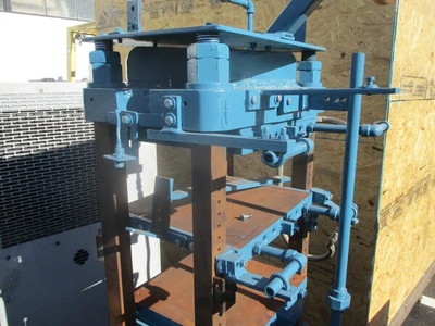 Hydraulic Rubber Press, 16"