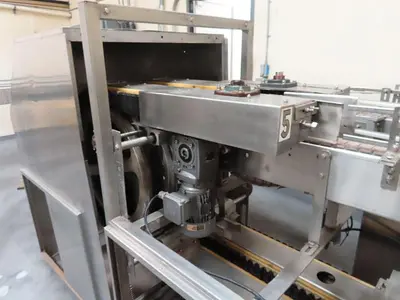 BEVCO low level gripper rinser with fallen bottle detector