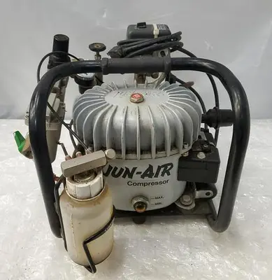 JUN-AIR 6-4 Quiet Air Oil-lubricated Piston Compressor