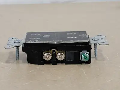 USED LEVITON T5325-E