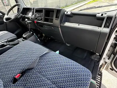 Used 2023 ISUZU NPR HD Box trucks Florida US | Truck and Van Outlet #1509136