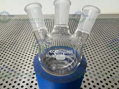 NEW CHEMGLASS CG-1524-03 250ML ROUND BOTTOM HEAVY WALL FLASK 24/40 3-NECK ANGLED 20°